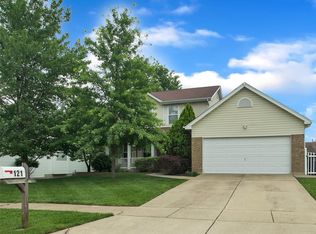 121 Winding Woods Dr, O'Fallon, MO 63366