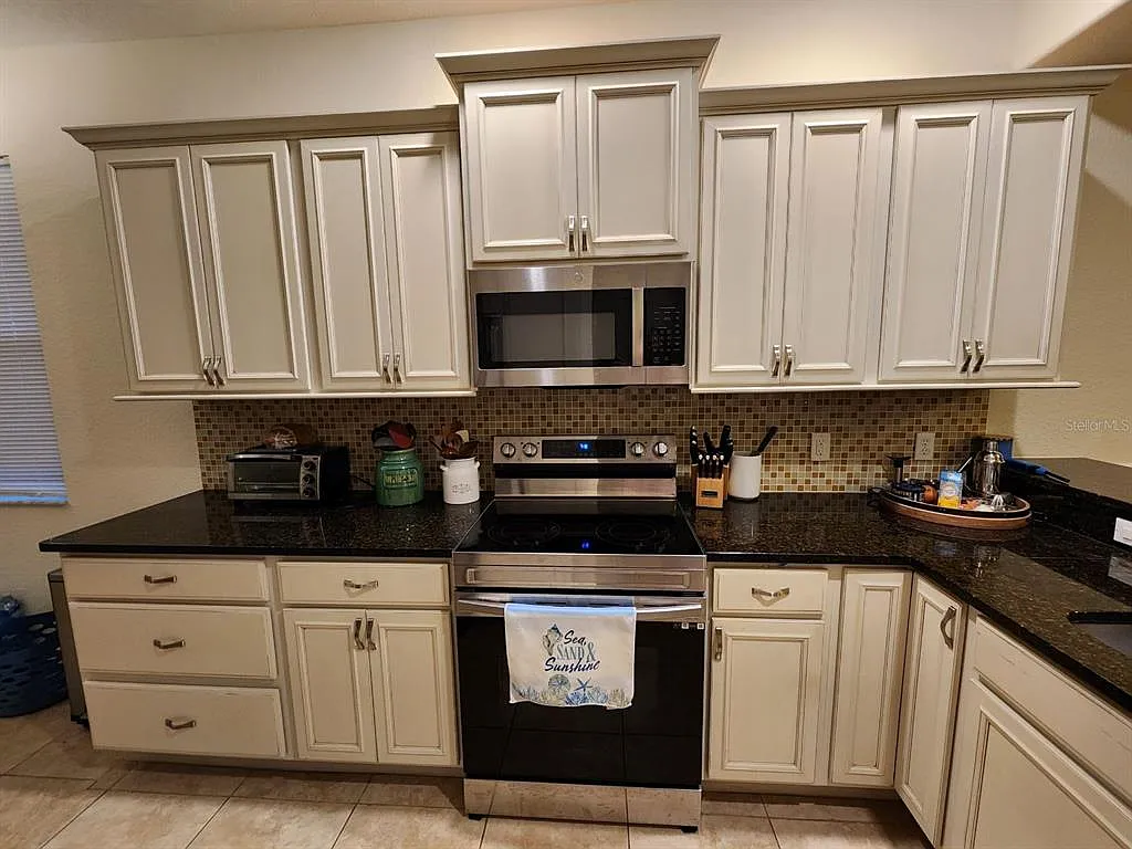 2 bed, 2.0 bath, 1328 sqft, $2,200 — Photo 2
