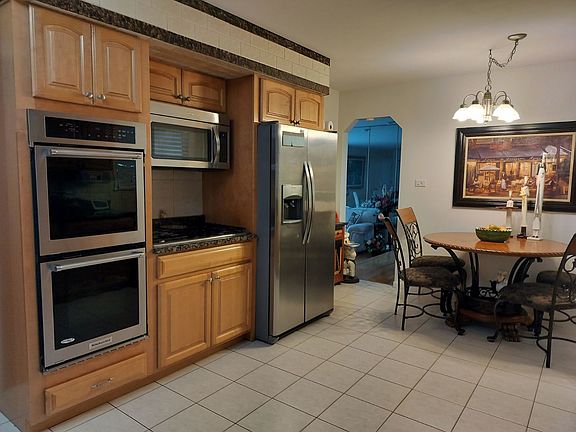 5th image of 9441 Tripp Ave