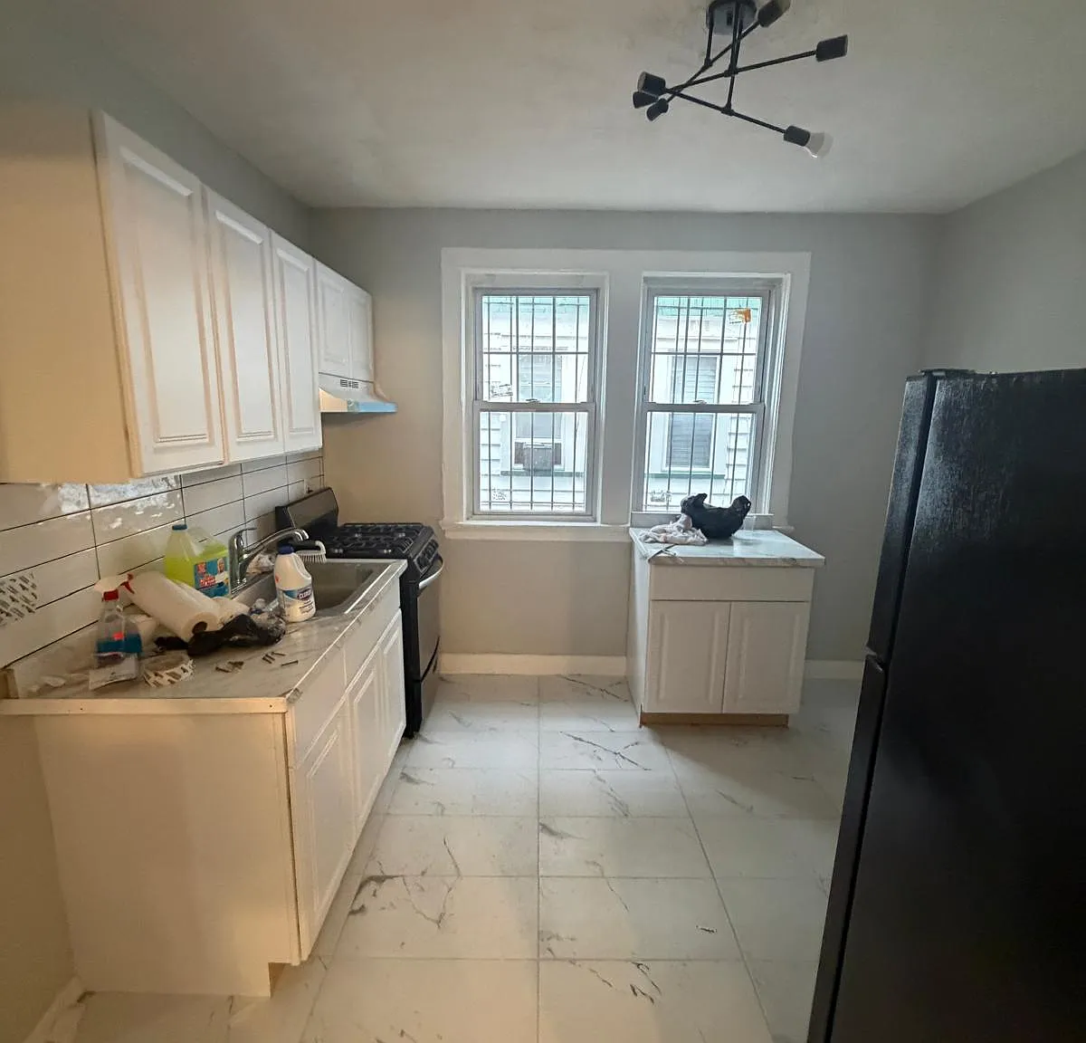 3 bed, $1,999 — Photo 2