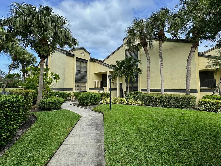 3991 SW Greenwood Way #I — Photo 1