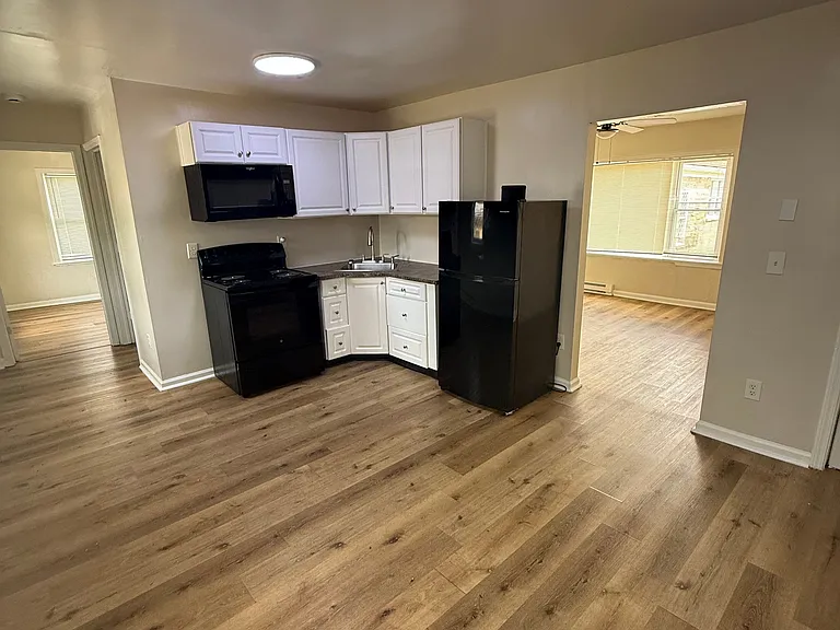 261 Niagara Ave — Photo 18