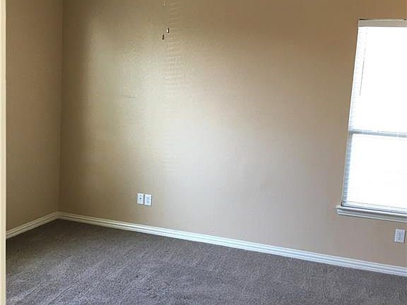 3rd image of 1395 Portsmouth Dr