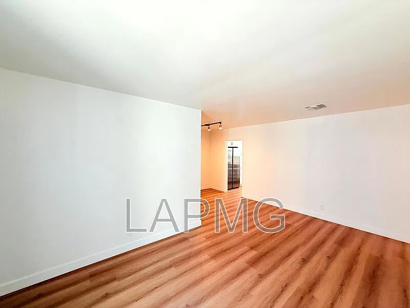 1 bed, 1.0 bath, $2,495 — Photo 3