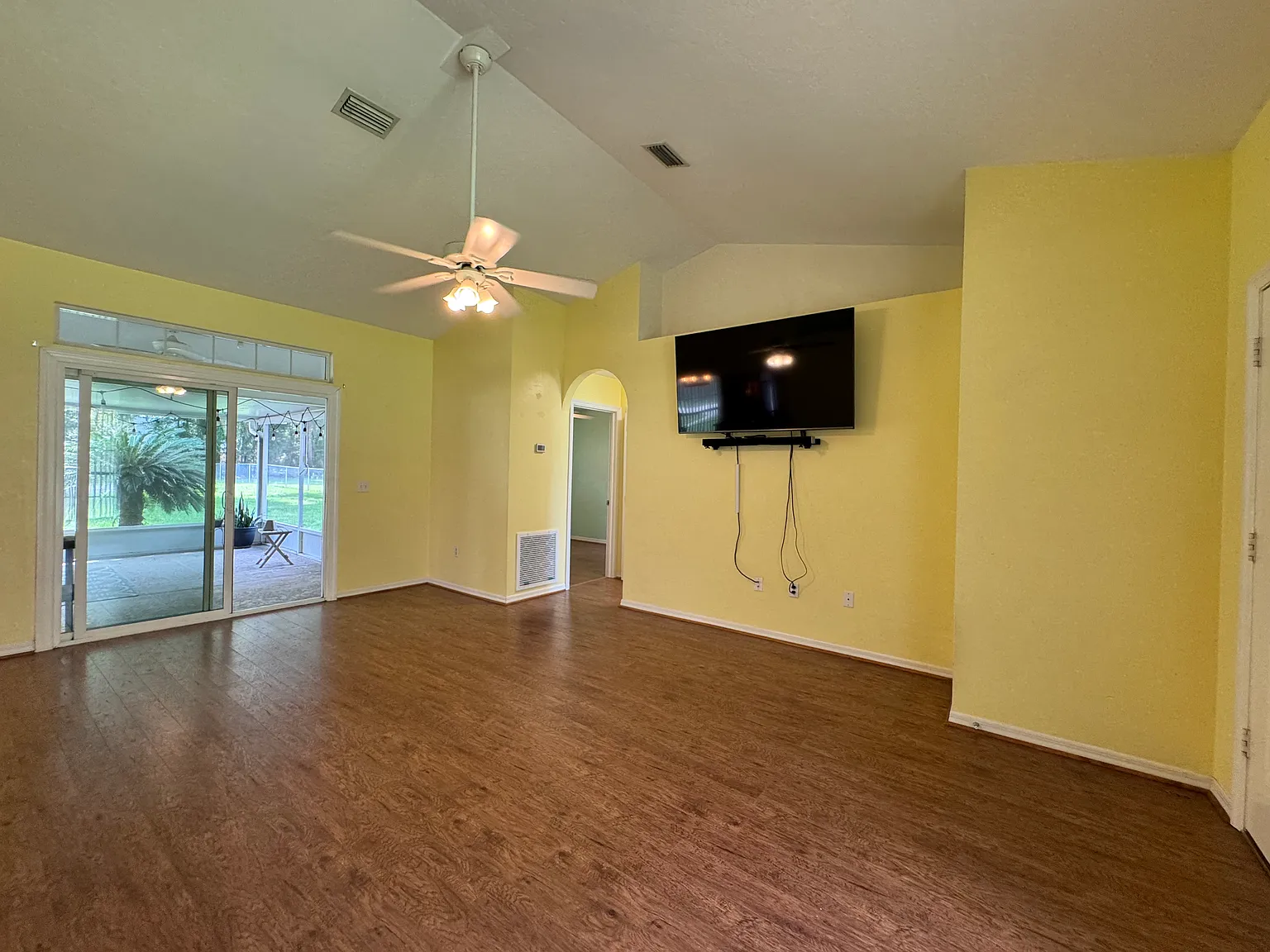 3 bed, 1364 sqft, $1,795 — Photo 2
