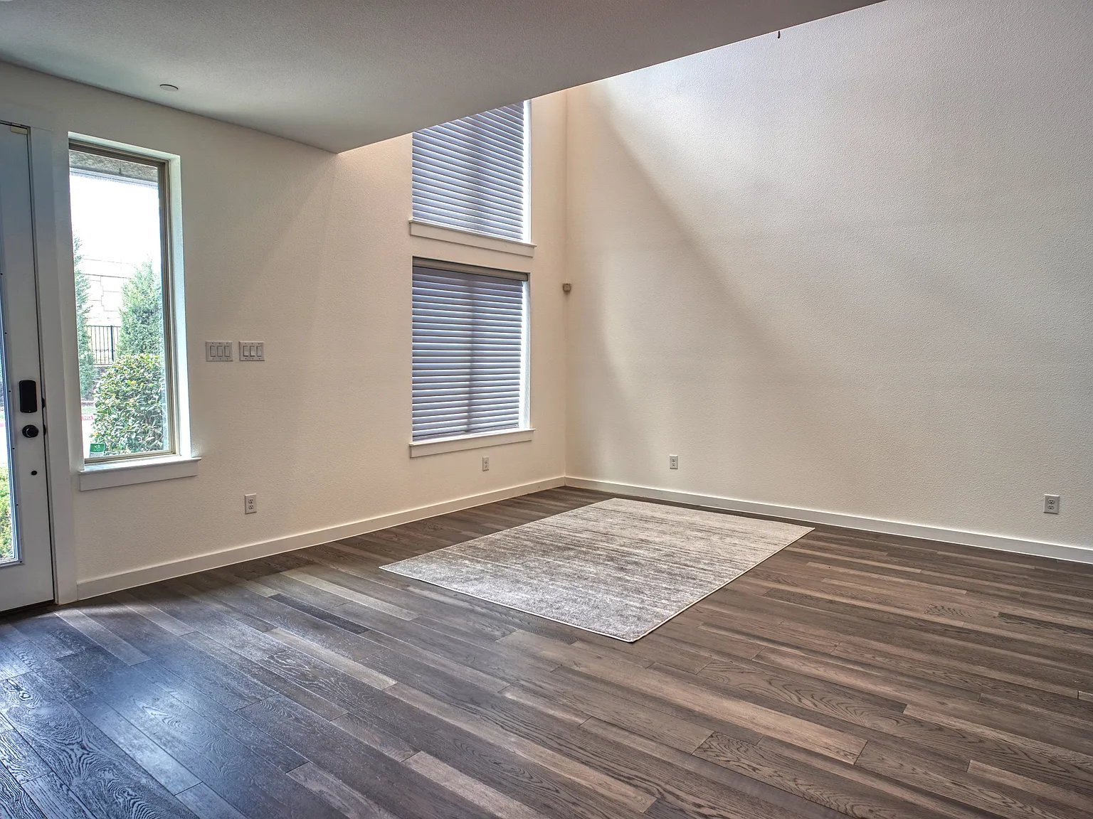 2 bed, 2.5 bath, 1883 sqft, $2,600 — Photo 4