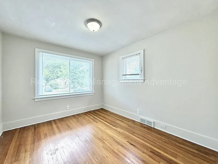 316 Spencer — Photo 24