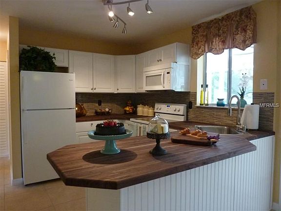 3rd image of 4076 Fontainebleau St