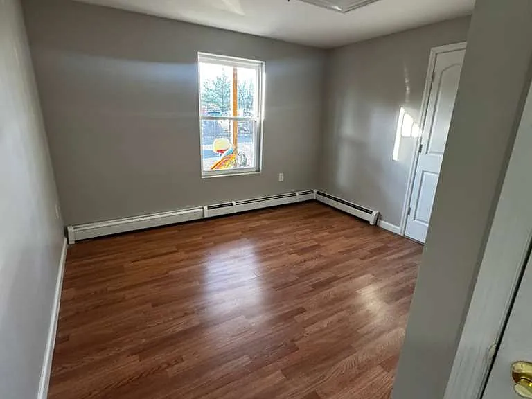158 N 8th St #4 — Photo 9