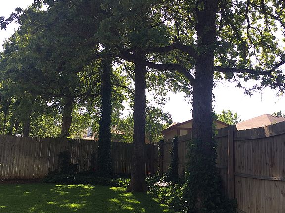 4th image of 1208 Cardinal Oaks Dr
