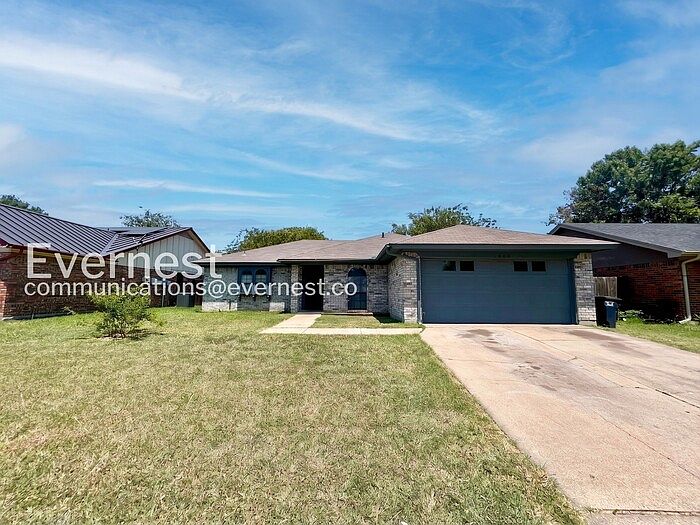 1st image of 1800 Willow Vale Dr