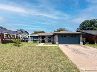 1800 Willow Vale Dr, Fort Worth, TX 76134