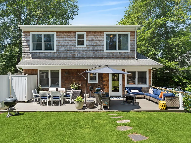 104 Lake Dr — Photo 13
