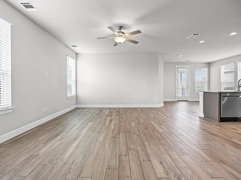 101 Stone Canyon Dr — Photo 7