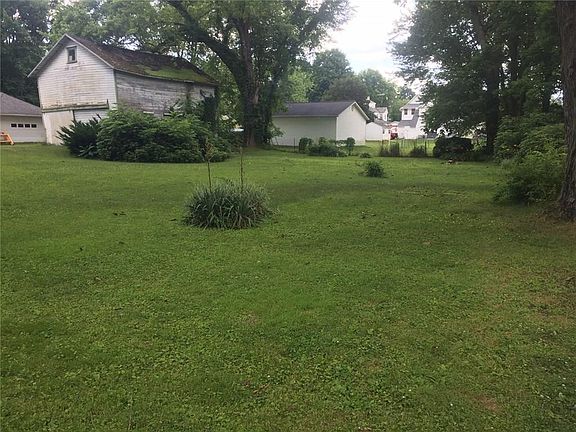2nd image of 215 High St