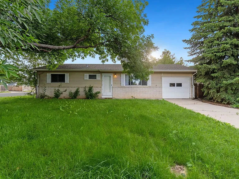 833 Ponderosa Dr — Photo 1