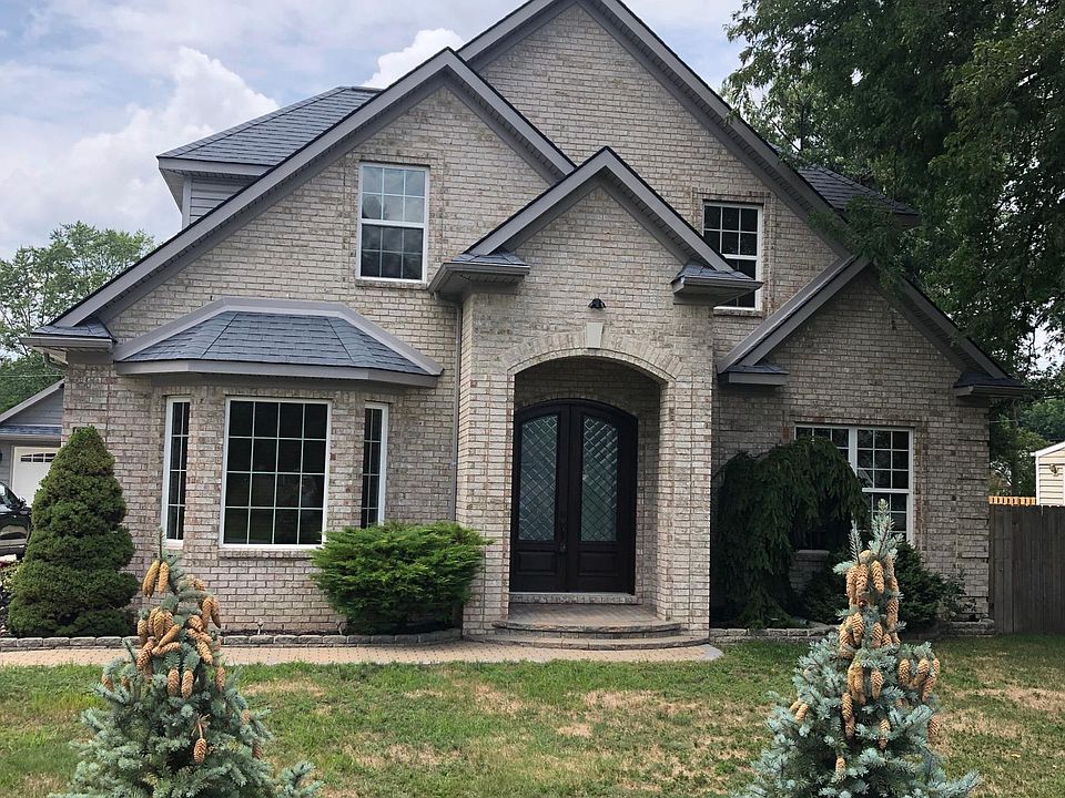 1st image of 33528 W Rhonswood St