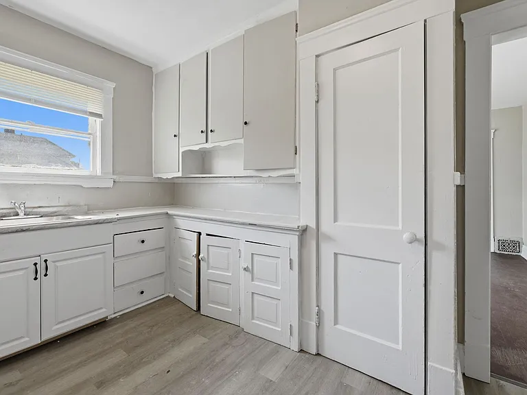 11611 Fairport Avenue — Photo 26