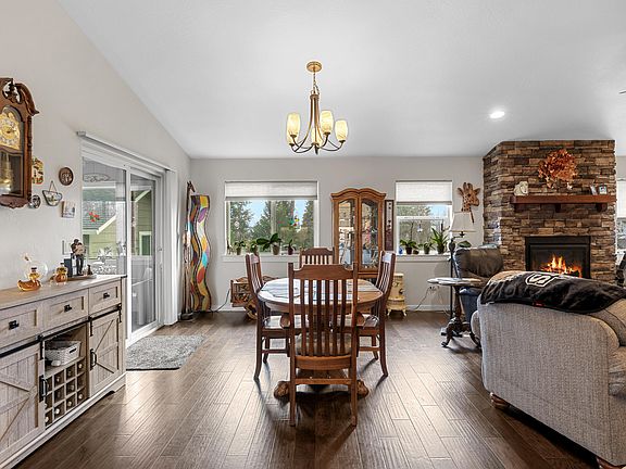 5th image of 953 Providence Way