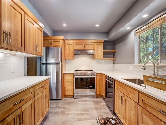 5th image of 3515 Pinecrest Ave