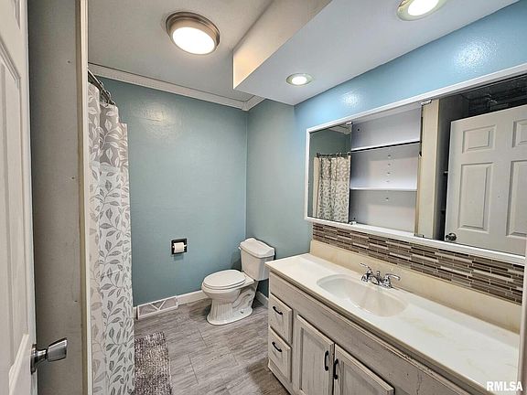 5th image of 2418 W Fulliam Ave