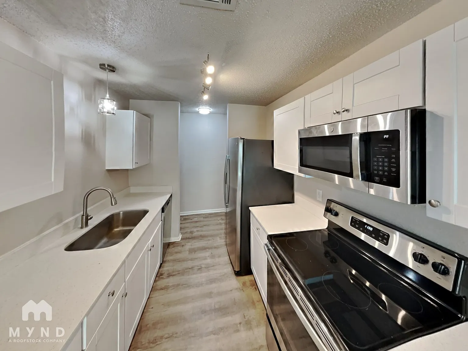 3 bed, 2.0 bath, 1276 sqft, $1,465 — Photo 3