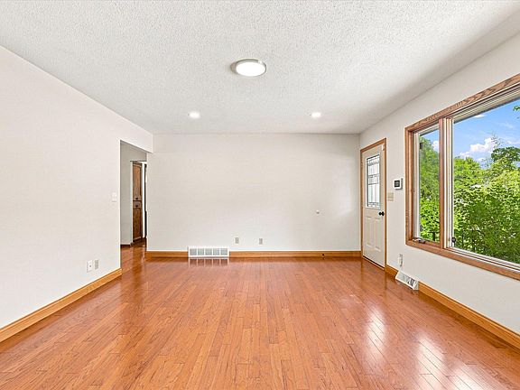 5th image of 1339 Oak St