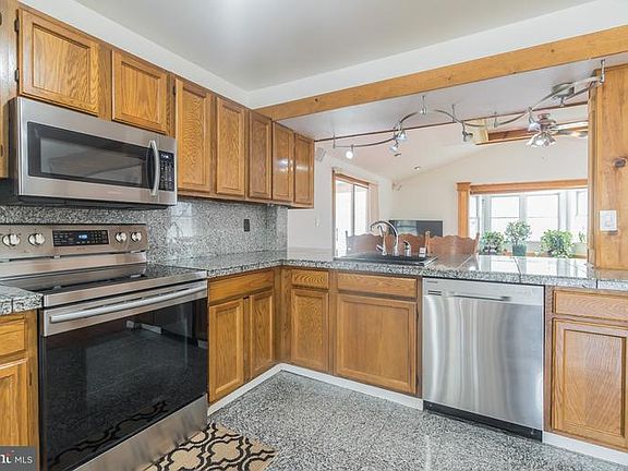 5th image of 1181 Gateway Dr
