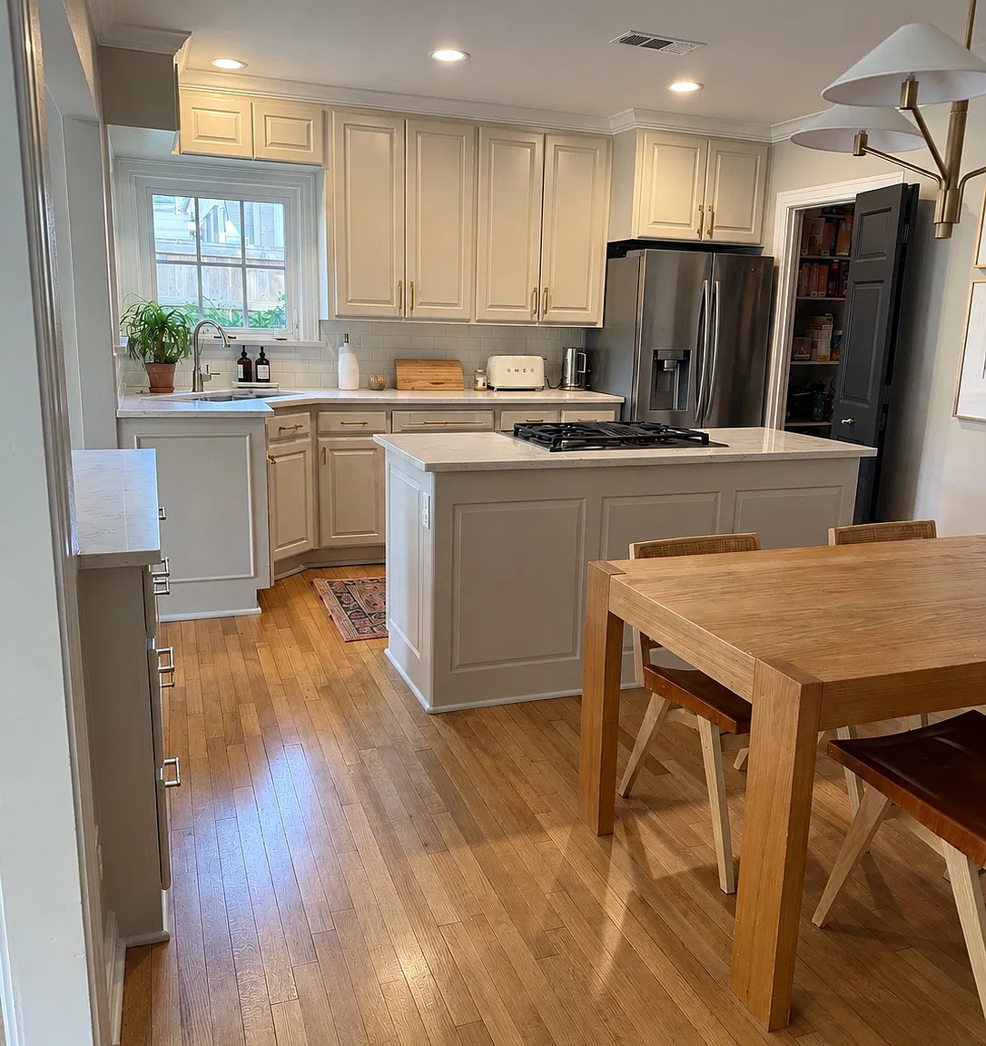 4 bed, 2.5 bath, 2323 sqft, $7,900 — Photo 4
