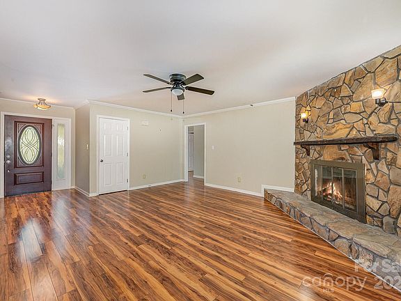 3rd image of 2520 Pine Forest Dr