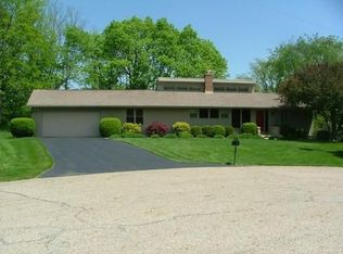 5860 Meadow Ridge Ct, Grove City, OH 43123