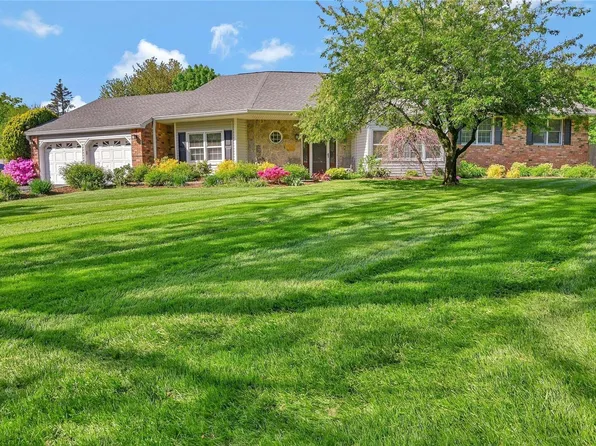 31 Carrol Court, Greenlawn, NY 11740