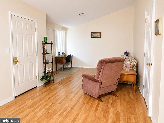 4th image of 3142 Lion Ct