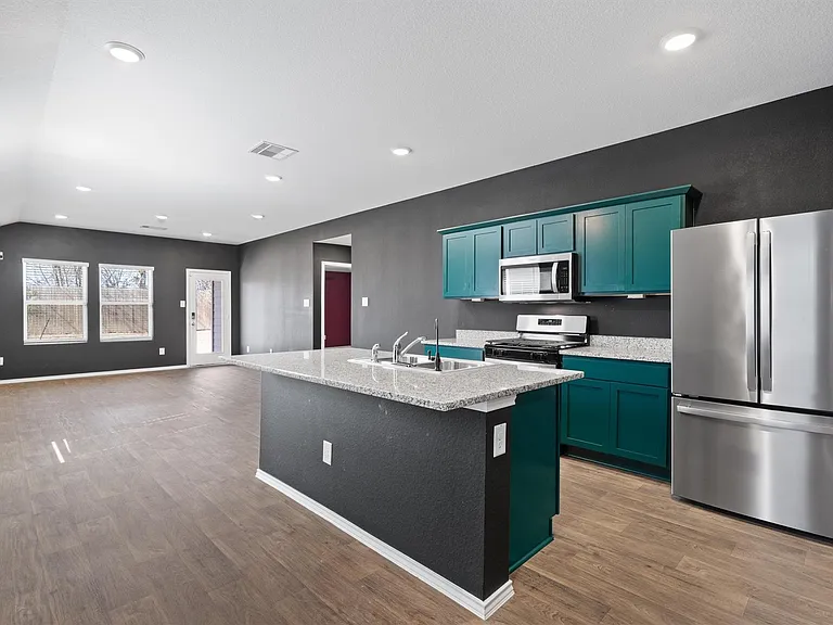 352 Sickle Loop — Photo 11
