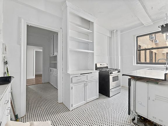 3rd image of 845 W End Ave APT 15C