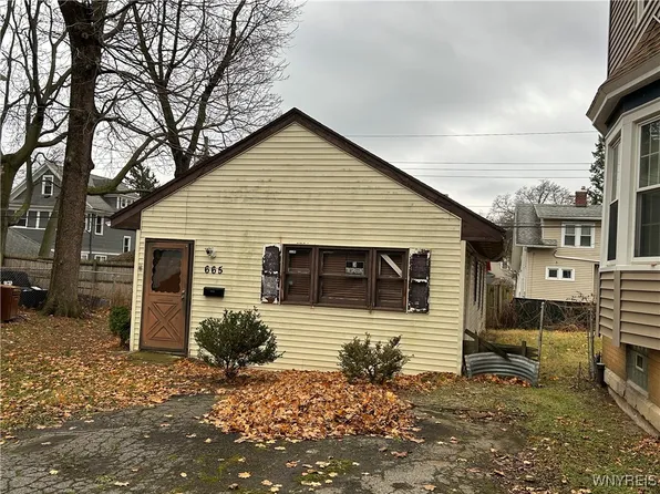 665 Parsells Ave, Rochester, NY 14609