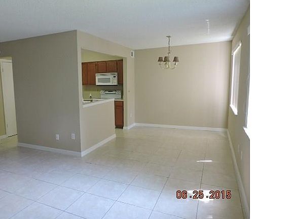 5th image of 2457 Coach House Blvd APT 4