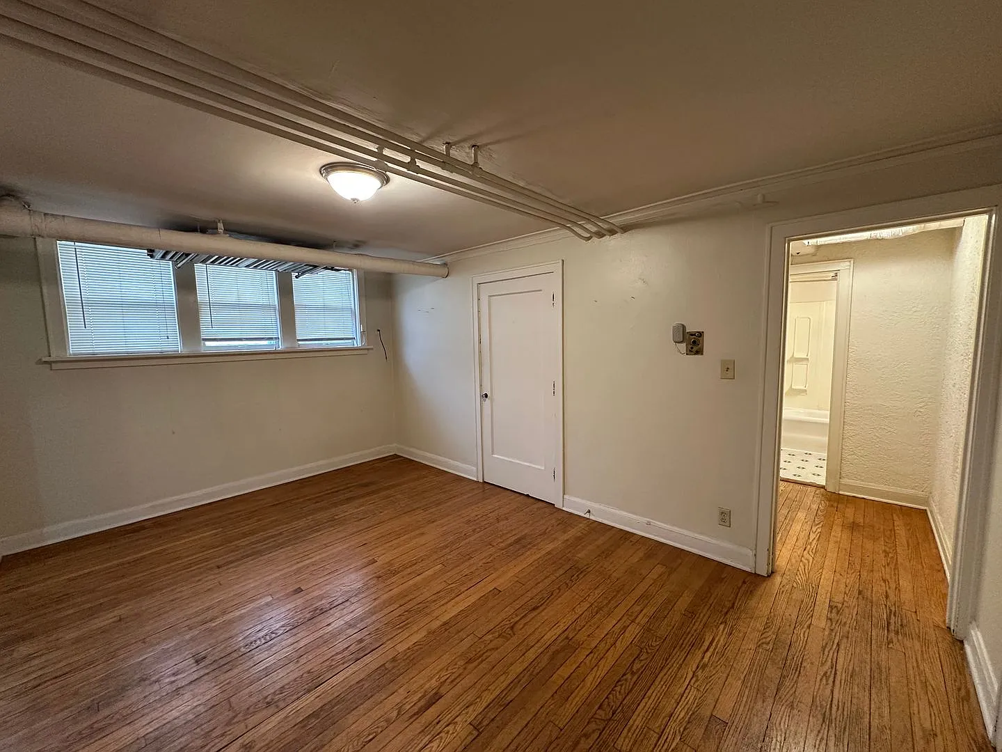3825 N Oakland Ave — Photo 3
