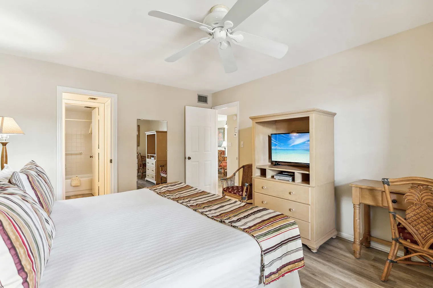 2 bed, 2.0 bath, 861 sqft, $3,258 — Photo 3