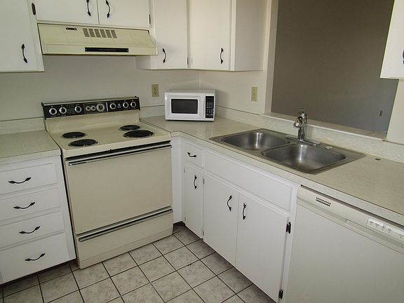 3rd image of 401 Airport Ave E #307-392