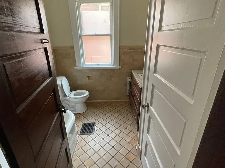 149 E 13th Ave — Photo 10