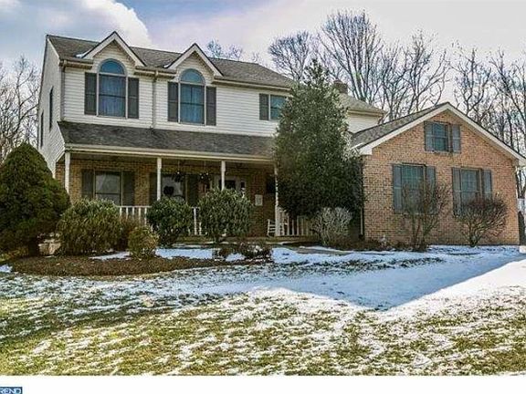 3rd image of 121 Christophers Ln