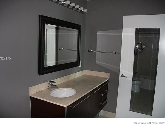 4th image of 1900 N Bayshore Dr APT 3009