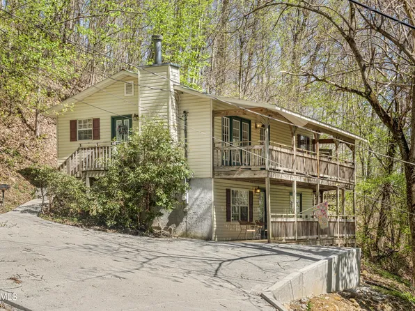 1816 Saint Moritz Dr, Gatlinburg, TN 37738