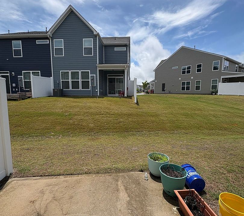 2nd image of 3947 Fadden St