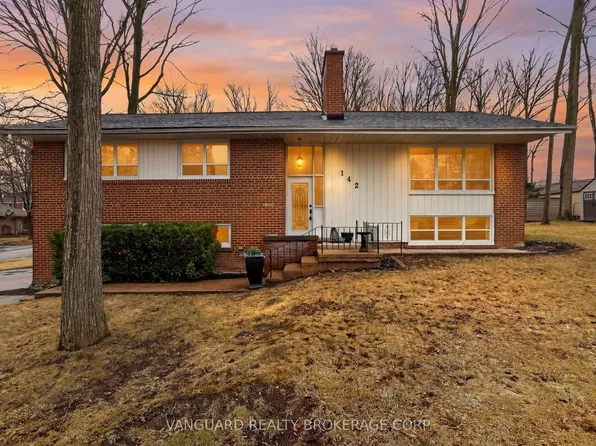 142 Beechwood Cres, Newmarket, ON L3Y 1W3