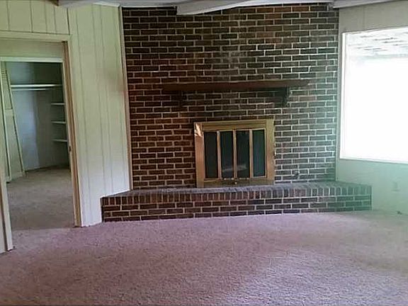 3rd image of 727 Camilla Dr