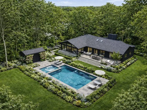 27 S Valley Rd, Sag Harbor, NY 11963