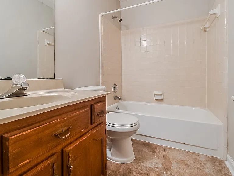 7363 Richmond Rd — Photo 16