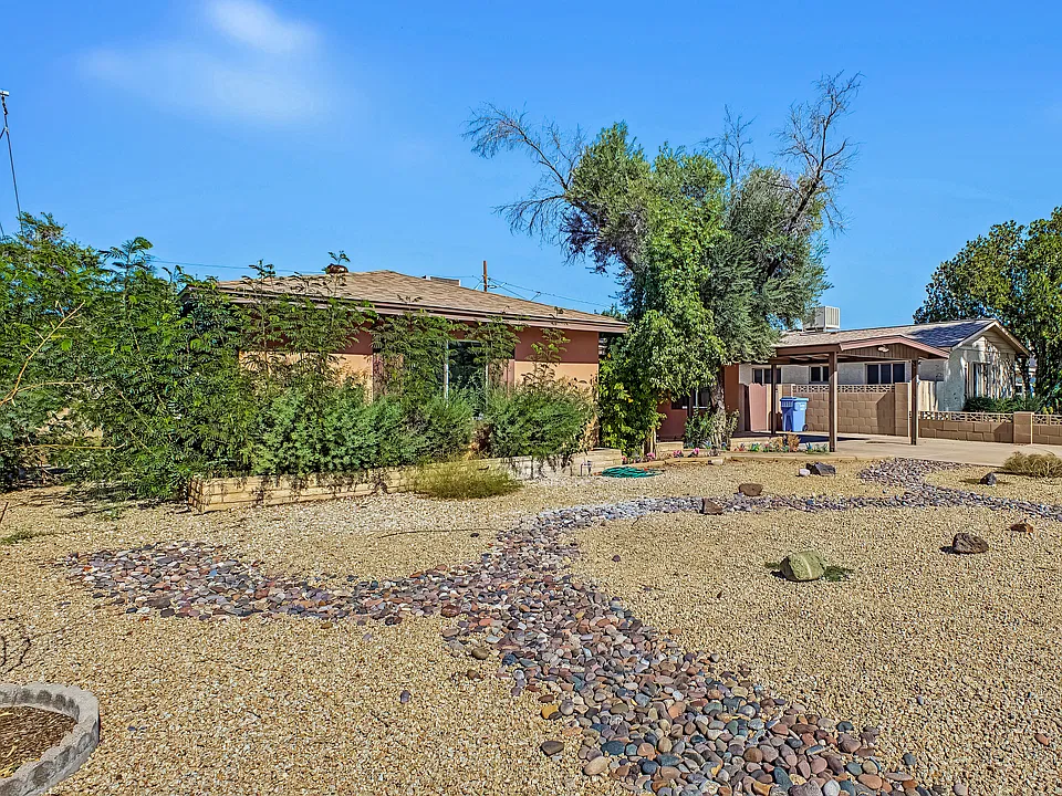 1002 E Glenn Dr